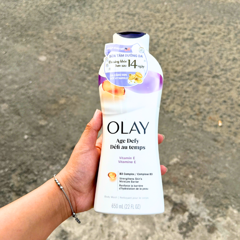 Hình chai sữa tắm dung tích 650ml với thông tin Vitamin E và B3 Complex