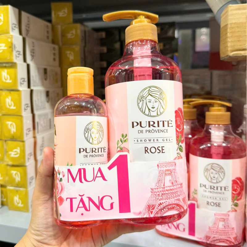 Combo mua 1 tặng 1 với chai Rose và chai Cherry Blossom.