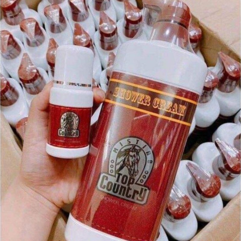 Bộ sản phẩm gồm sữa tắm 500ml và lăn nách cỡ nhỏ