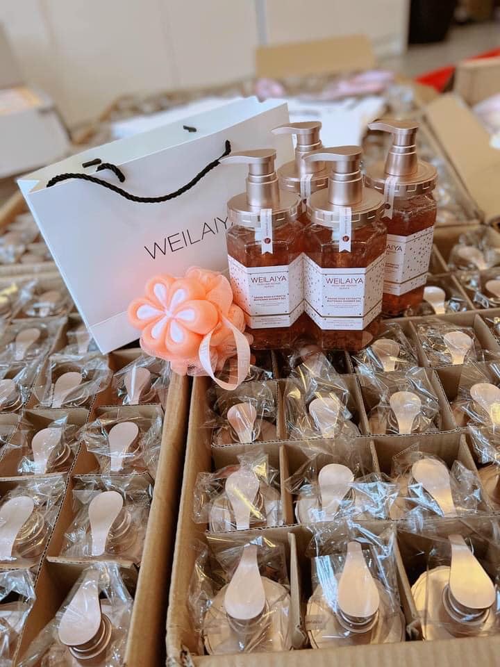 Sữa tắm cánh hoa hồng Weilaiya Grand Rose Extracts Whitening Shower Gel 450ml