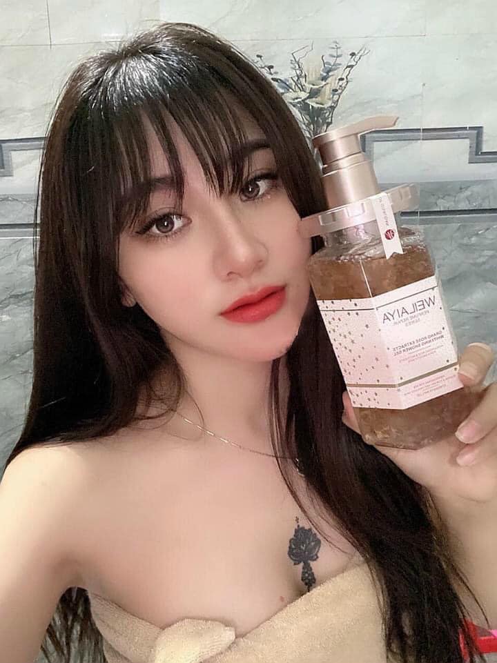 Sữa tắm cánh hoa hồng Weilaiya Grand Rose Extracts Whitening Shower Gel 450ml