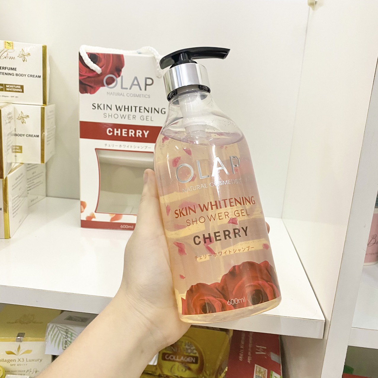 Minh hoạ kích thước chai cầm tay và vòi nhấn khi sử dụng