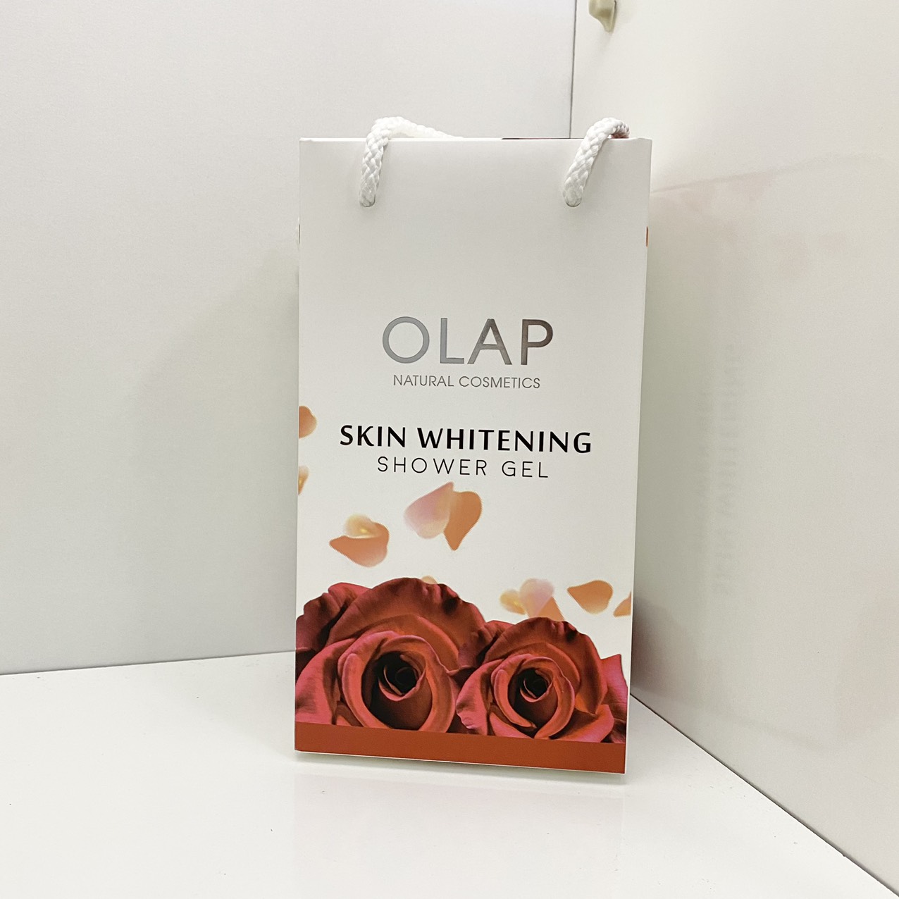 Sữa tắm trắng da OLAP Cherry màu đỏ 600ml
