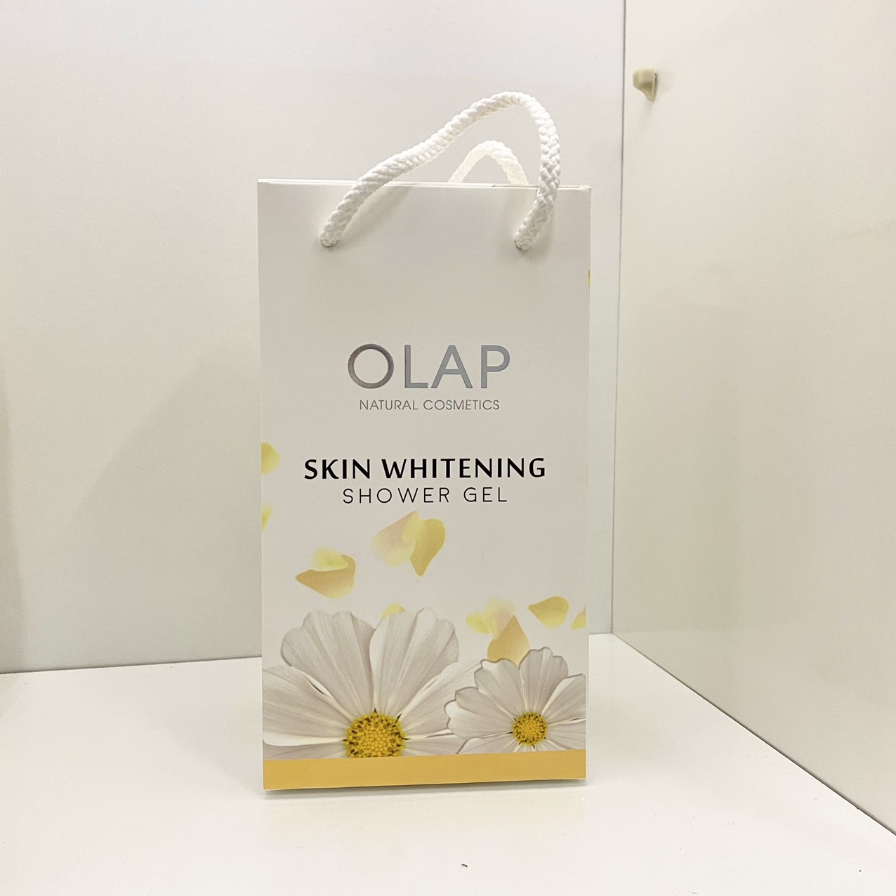 Sữa tắm OLAP Western Orchid hương nước hoa Pháp 600ml (Màu Vàng)