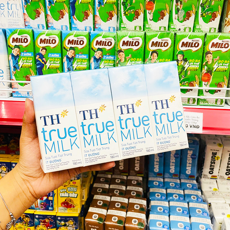 Mặt trước lốc 4 hộp với thiết kế trắng xanh đặc trưng