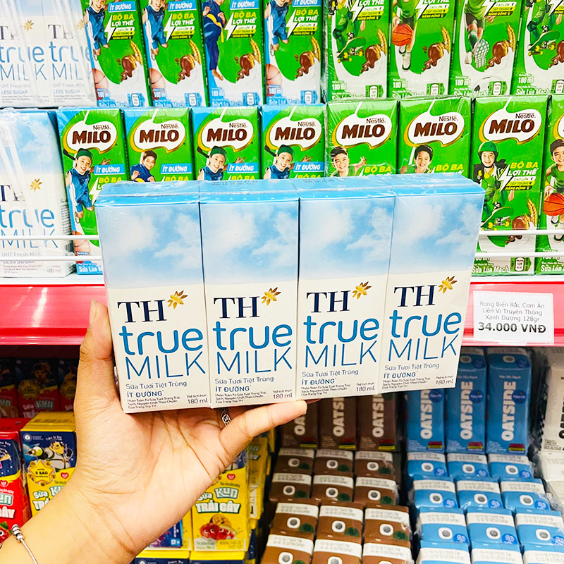 Sữa Tươi Tiệt Trùng Ít Đường TH True Milk Lốc 4 Hộp 180ml