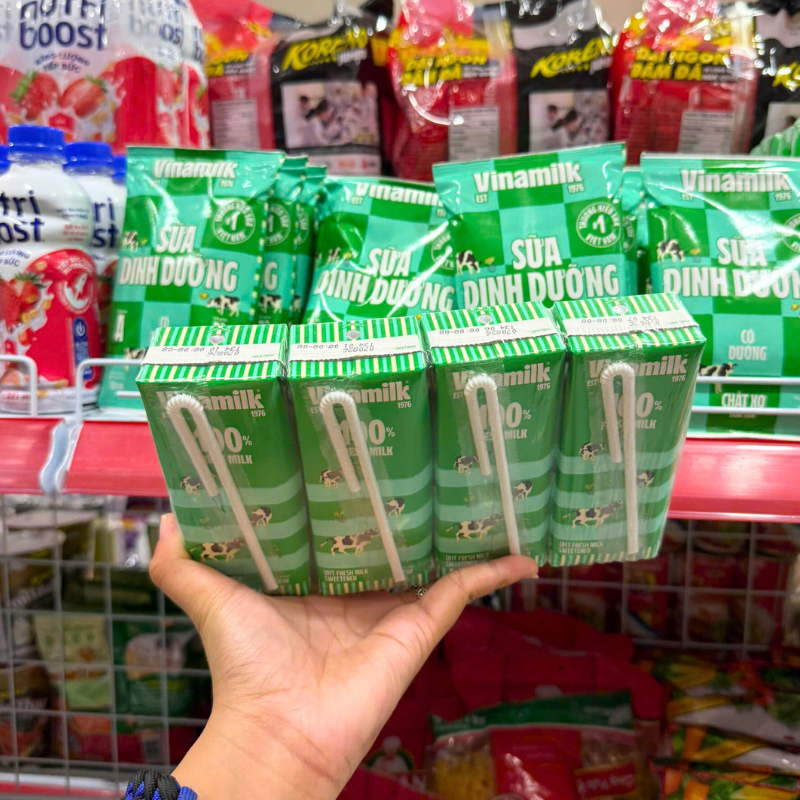 Sữa Tươi Tiệt Trùng Có Đường Vinamilk 100% Lốc 4 Hộp