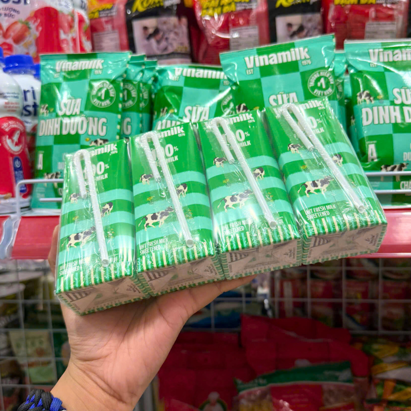 Sữa Tươi Tiệt Trùng Có Đường Vinamilk 100% Lốc 4 Hộp