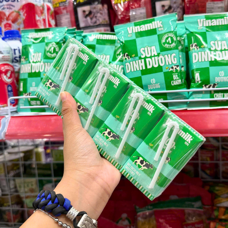 Thiết kế hộp nhỏ kèm ống hút tiện mang theo