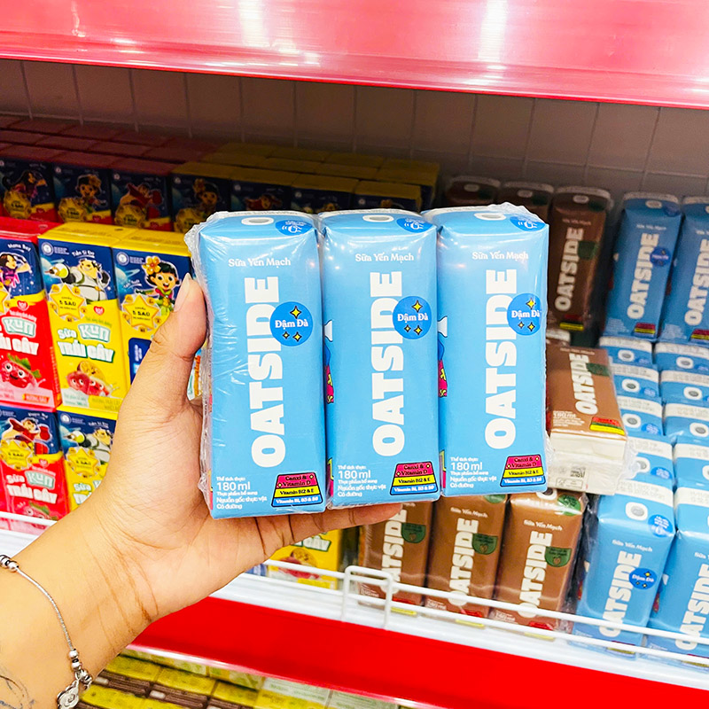 Mặt trước lốc 3 hộp với thiết kế màu xanh đặc trưng