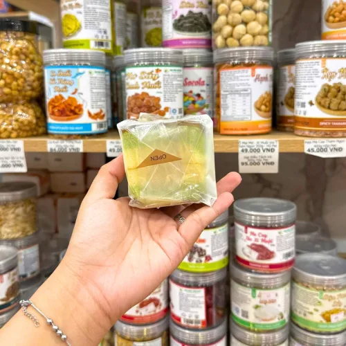 1 Cái Bánh Bông Lan Tam Giác CHUNSANJIAO Vị Trà Xanh - Màu Xanh Lá