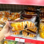 1 Cái Bánh Mì Sừng Bò WEICHUDAO Vị Socola