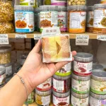 1 Thùng Bánh Bông Lan Tam Giác CHUNSANJIAO Vị Dâu - Màu Hồng