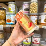 1 Thùng Bánh Bông Lan Tam Giác CHUNSANJIAO Vị Dâu - Màu Hồng