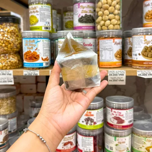 1 Thùng Bánh Bông Lan Tam Giác CHUNSANJIAO Vị Socola - Màu Nâu