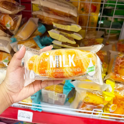 1 Thùng Bánh Mì Sừng Bò WEICHUDAO Vị Sữa - Thùng 32 Cái