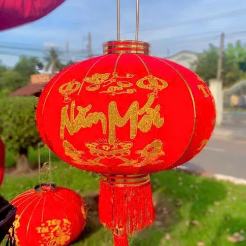 2 LỒNG ĐÈN NHUNG KẺ TẾT 60CM(Giá 2 cái)