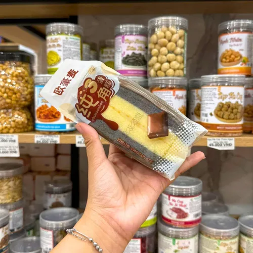 3 Cái Bánh Bông Lan Tam Giác CHUNSANJIAO Vị Socola - Màu Nâu