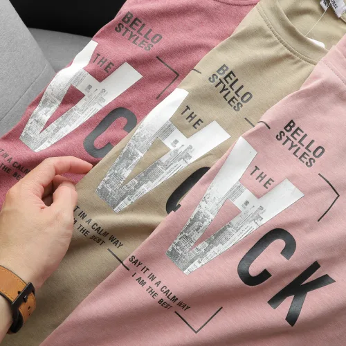 Áo thun nam cỏ tròn in chữ V chất cotton muối