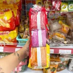 Bánh Donut Dowee 3 Vị Socola, Dâu, Socola Cam Gói 12 Cái 348g
