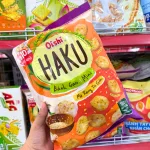 Bánh Gạo Mini Oishi Haku Mè Rang Tỏi Giòn 150g