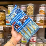 Bánh Que Kem OISHI AKIKO Nhân Sữa 140g - Màu Xanh Dương