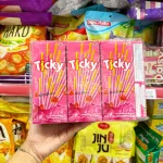 Bánh Que Đũa Phủ Dâu Ticky Uni Firms Lốc 13 Hộp - Màu Hồng