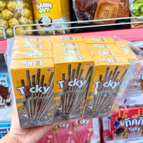 Bánh Que Đũa Phủ Gấp Đôi Socola Ticky Uni Firms Lốc 13 Hộp - Màu Vàng