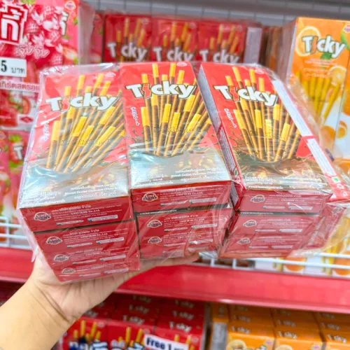 Bánh Que Đũa Phủ Socola Ticky Uni Firms Lốc 13 Hộp - Màu Đỏ