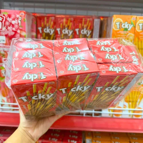 Bánh Que Đũa Phủ Socola Ticky Uni Firms Lốc 13 Hộp - Màu Đỏ