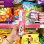Bánh Que Đũa Phủ Yogurt Dâu Ticky Uni Firms - Màu Hồng