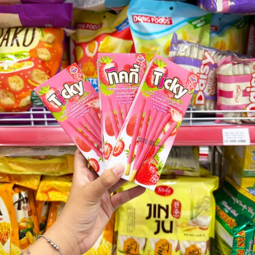 Bánh Que Đũa Phủ Yogurt Dâu Ticky Uni Firms - Màu Hồng