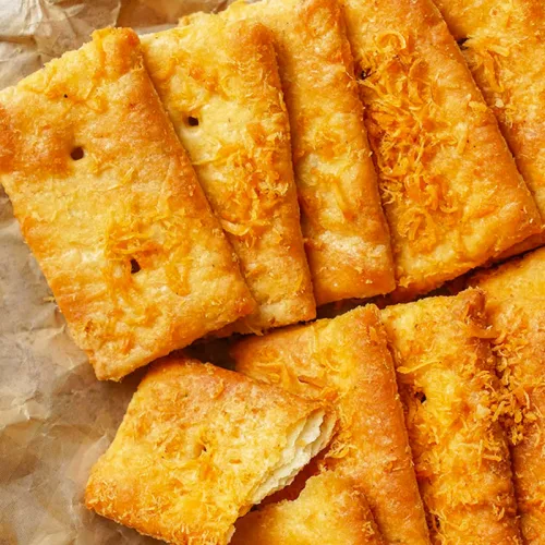 Bánh Quy Kenju 2 Lớp Nhân Gà Nướng Phô Mai 216g - Túi 16 Gói