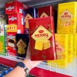 Bánh Quy Đường RICHY MERRY Thiếc Hình Trụ 156g (3 Màu Xanh Dương/ Vàng/ Đỏ)