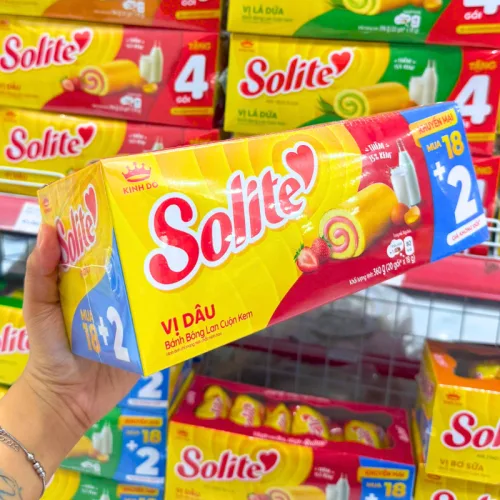 Bánh Solite Vị Dâu - Bánh Bông Lan Cuộn Kem Vị Dâu Solite 360g (18+2)