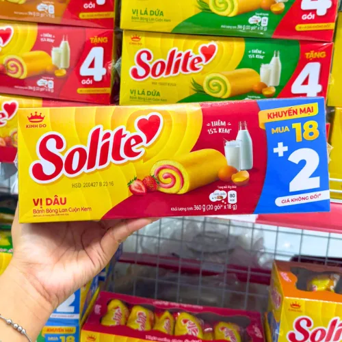 Bánh Solite Vị Dâu - Bánh Bông Lan Cuộn Kem Vị Dâu Solite 360g (18+2)