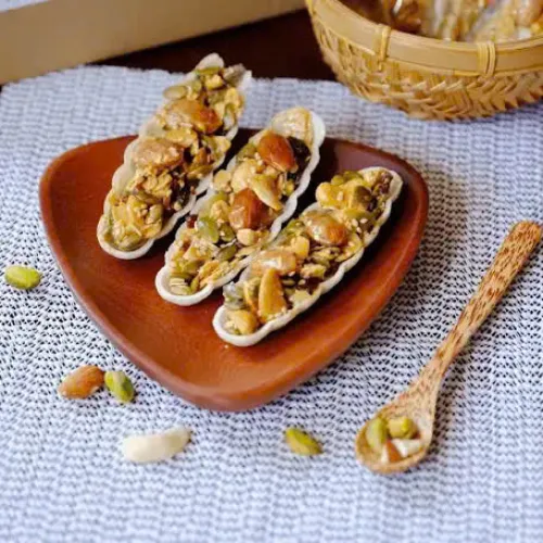 Bánh Thuyền Hạt Dinh Dưỡng Thơm Ngon 200g Hộp