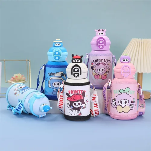 Bình Nước Giữ Nhiệt Cho Bé In Hoạt Hình Có Quai Đeo 450ml