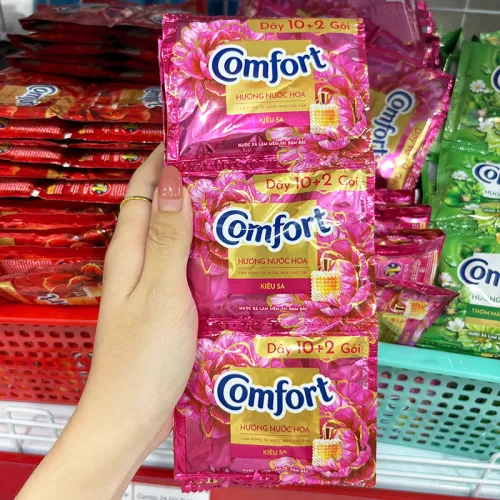 Combo 2 Dây 24 Gói Nước Xả Vải Comfort Hương Nước Hoa Kiêu Sa 18ml/Gói - Màu Hồng Đậm