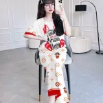 Đồ bộ quần dài áo tay ngắn cổ tròn hoạ tiết