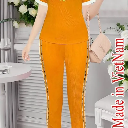 Đồ bộ quần dài áo tay ngắn cổ tròn in chữ