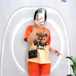 Đồ bộ quần đùi áo tay ngắn cổ tròn in chữ 2 màu