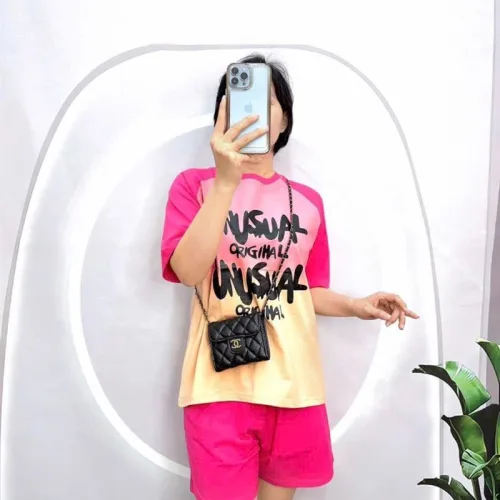 Đồ bộ quần đùi áo tay ngắn cổ tròn in chữ 2 màu