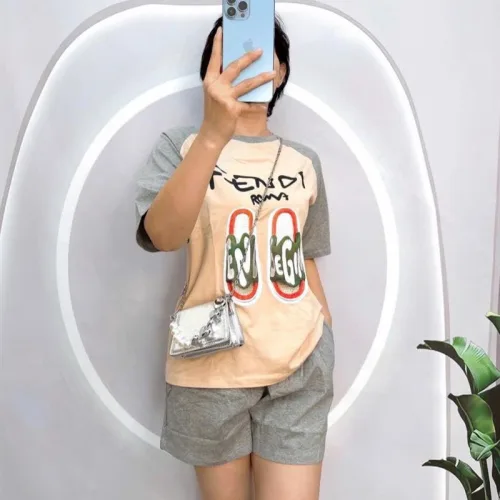 Đồ bộ quần đùi áo tay ngắn cổ tròn in hinh đôi dép