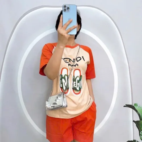 Đồ bộ quần đùi áo tay ngắn cổ tròn in hinh đôi dép