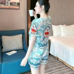 Đồ bộ quần đùi áo tay ngắn cổ vuông hoạ tiết