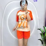Đồ bộ quần đùi áo tay ngắn in nhiều chữ màu đậm