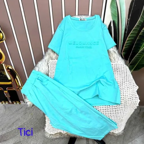 Đồ bộ quần lửng áo tay ngắn in chữ dập nổi