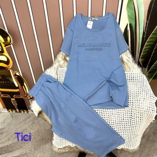 Đồ bộ quần lửng áo tay ngắn in chữ dập nổi
