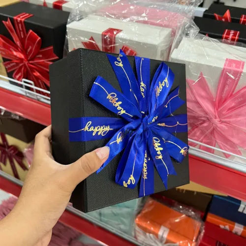 Hộp Quà Giấy Vuông Nhỏ Nhiều Màu Nắp Rời Có Thắt Nơ 16x16x8cm - Hộp Không Có Hoa Rơm Giao Ngẫu Nhiên